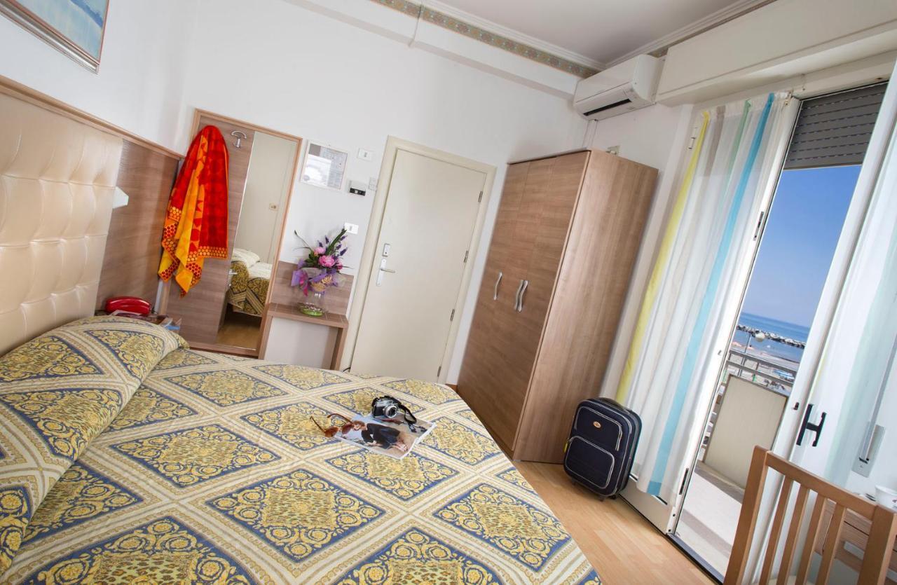 Hotel Titanus Bellaria-Igea Marina Exteriör bild