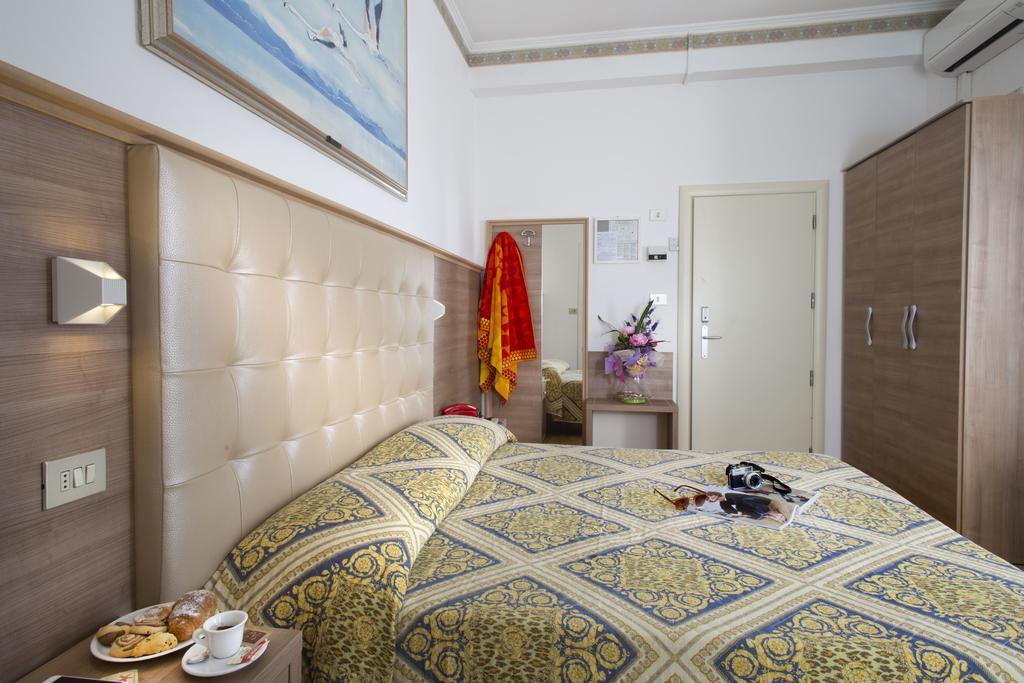 Hotel Titanus Bellaria-Igea Marina Exteriör bild
