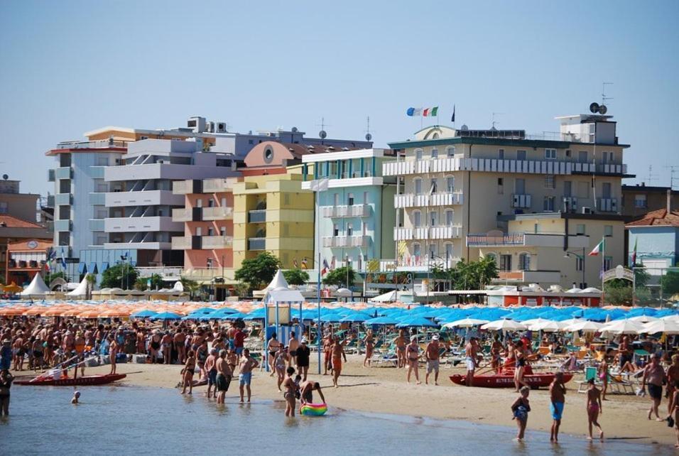Hotel Titanus Bellaria-Igea Marina Exteriör bild
